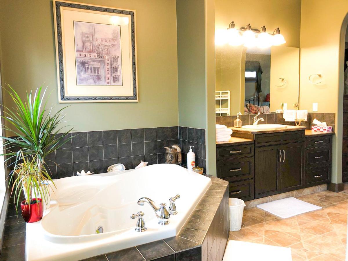 Wolf Creek Bed And Breakfast Ponoka Εξωτερικό φωτογραφία